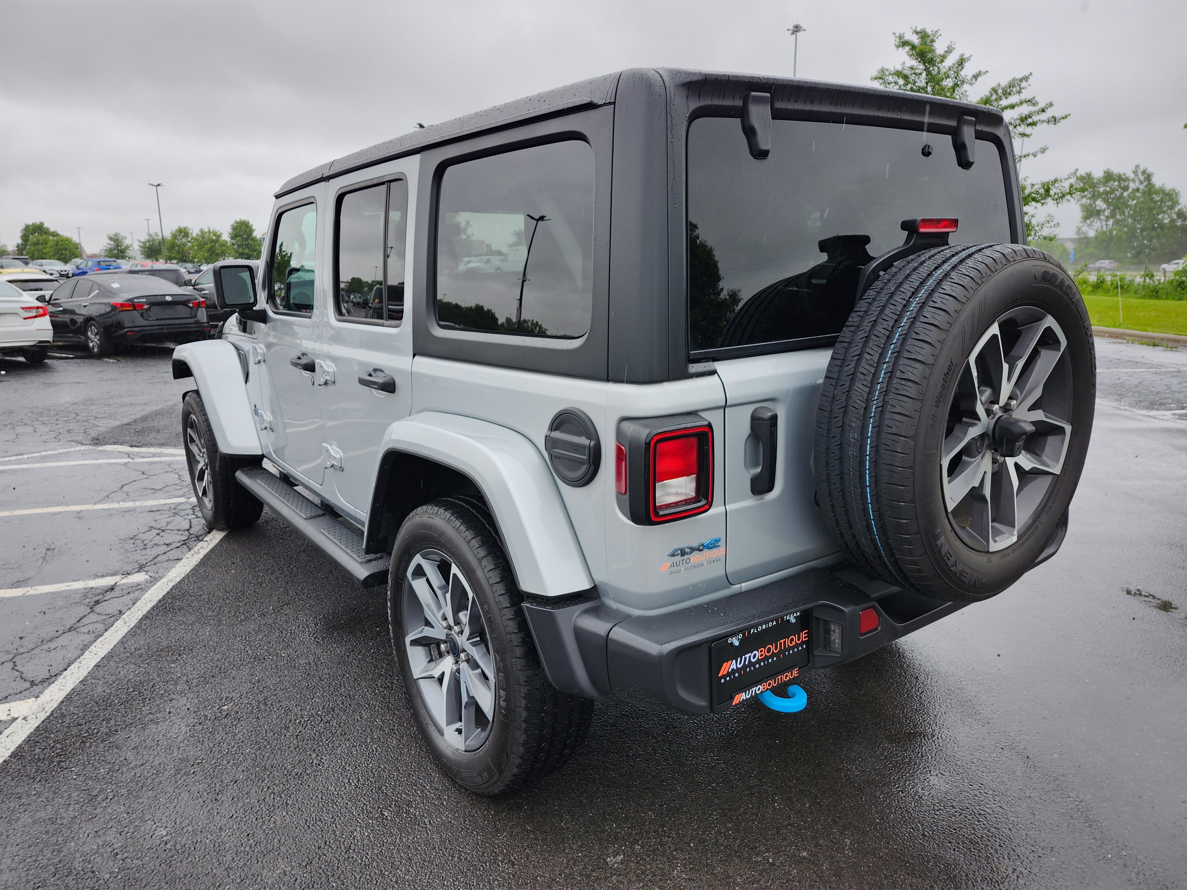 Used 2024 Jeep Wrangler Unlimited w/ Convenience Group AWD/4WD image 16