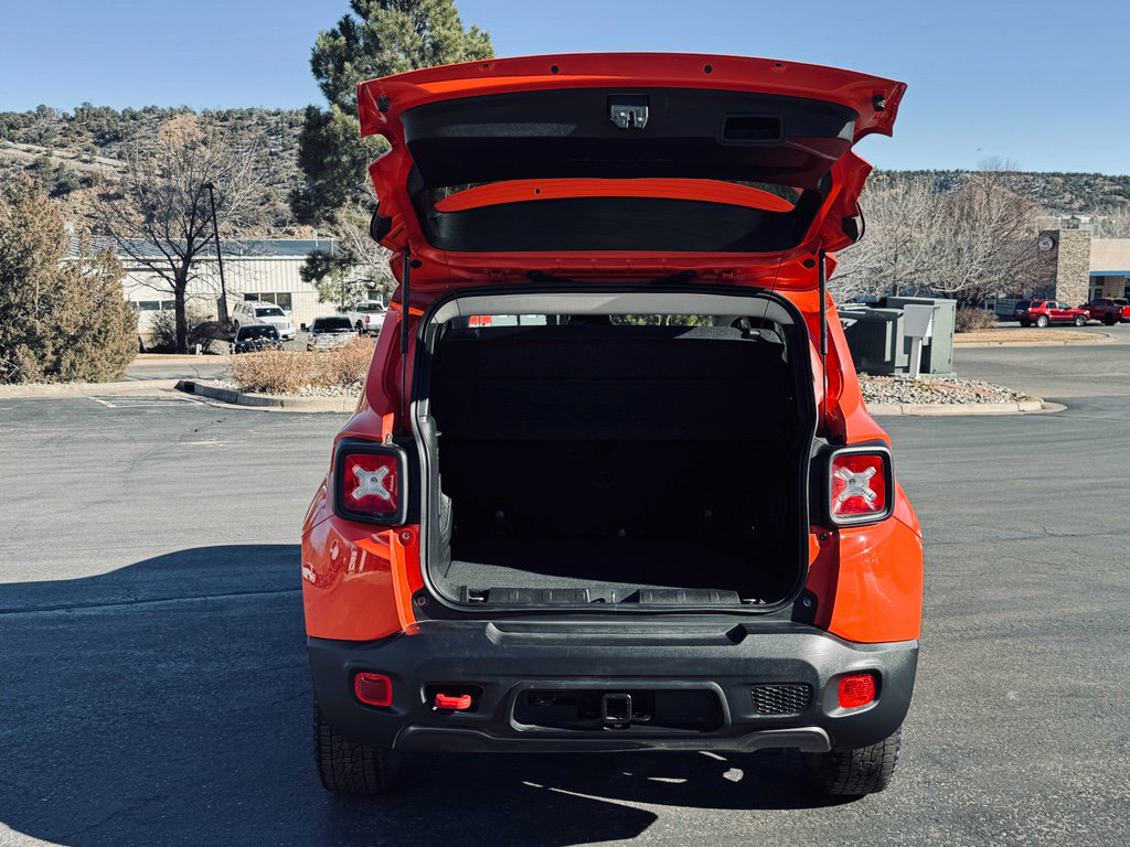 Used 2019 Jeep Renegade Trailhawk w/ UConnect 8.4 Nav Group image 9