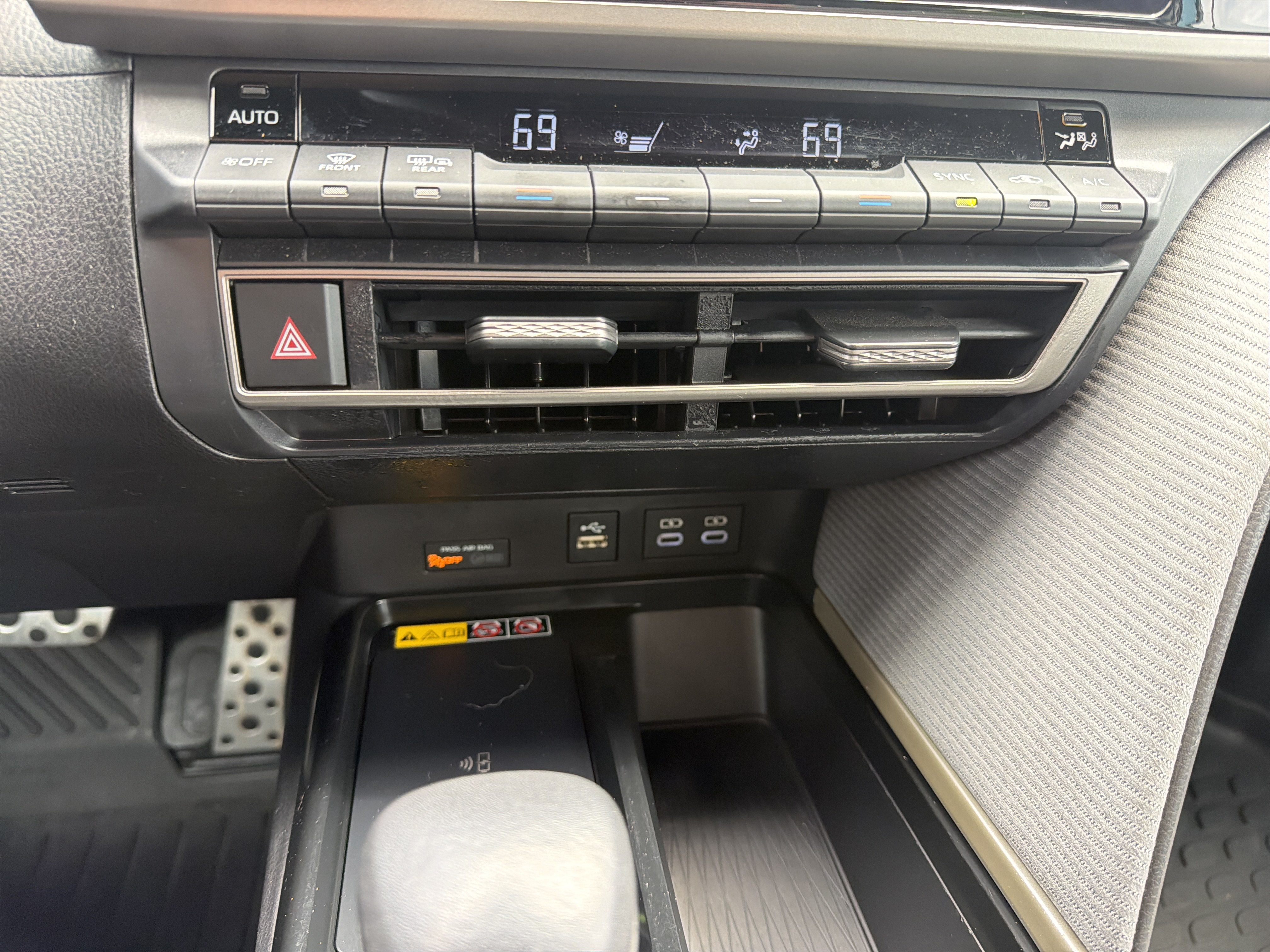 Used 2025 Toyota Camry SE FWD image 24