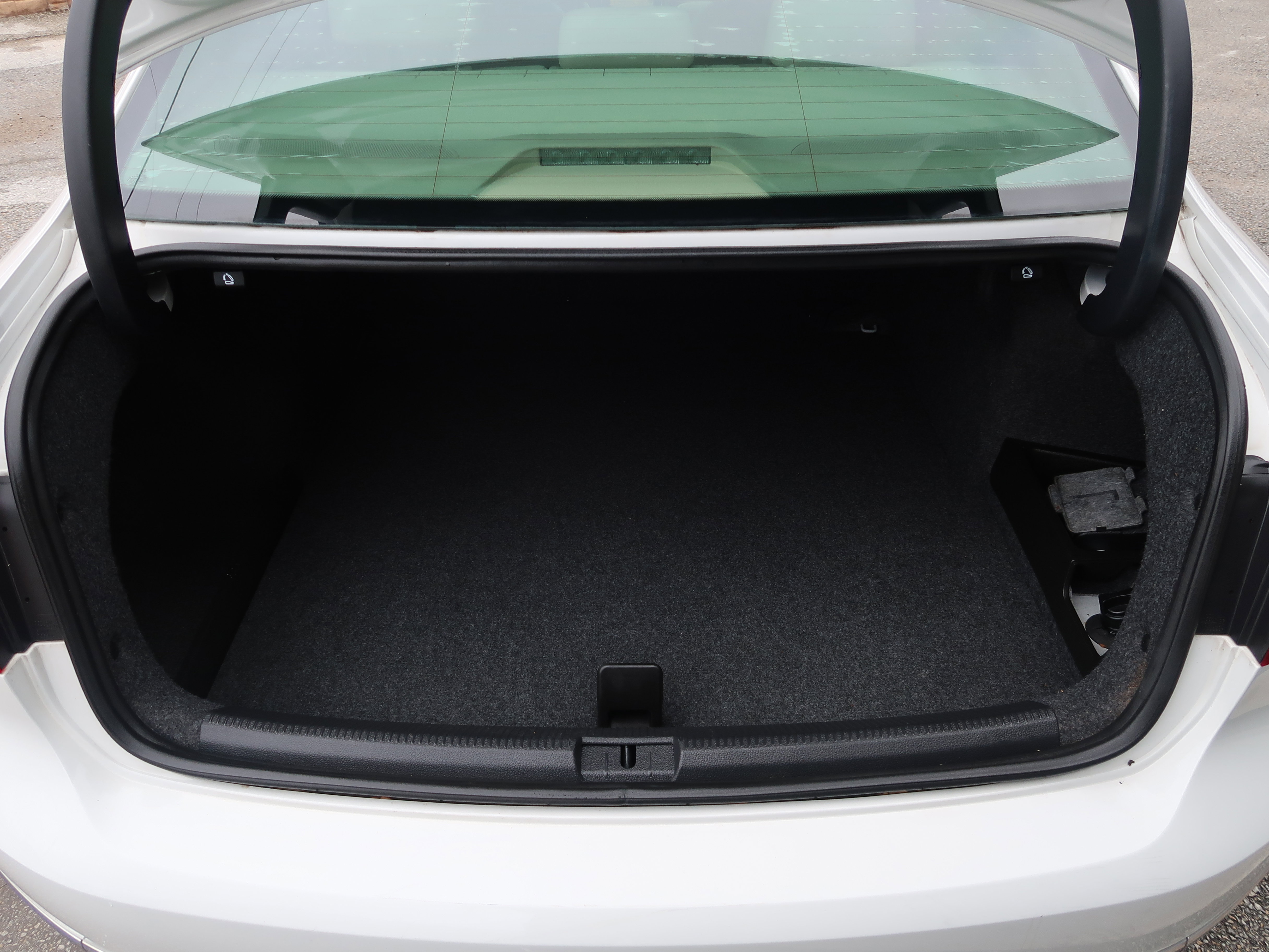 Used 2013 Volkswagen Passat TDI SEL Premium image 39