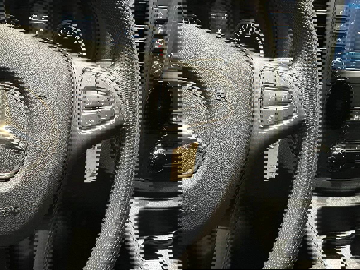 Used 2023 Mercedes-Benz Metris image 24