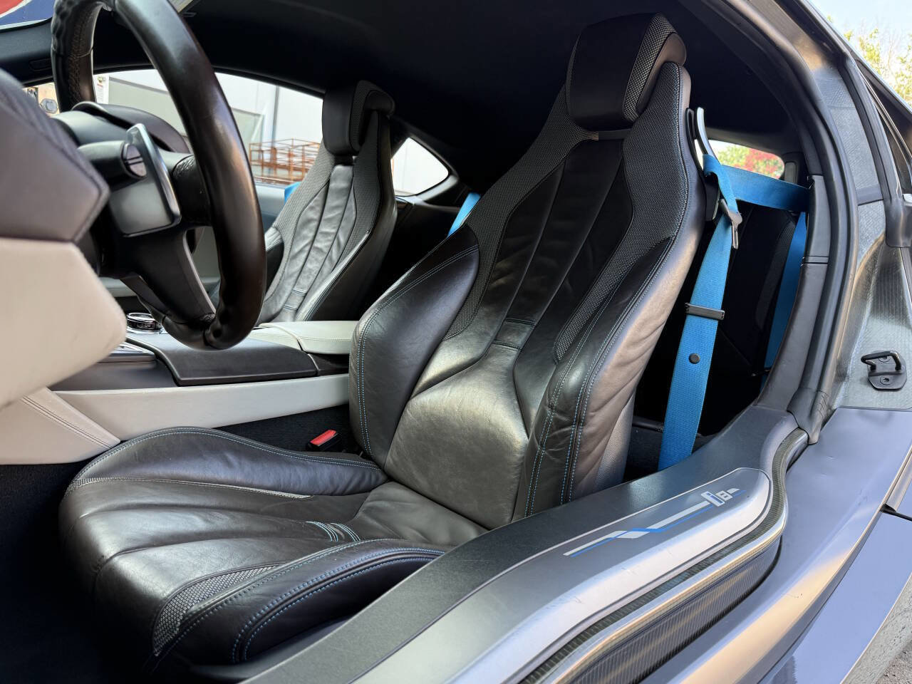 Used 2019 BMW i8 Coupe image 16