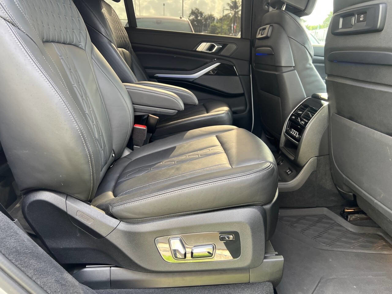 Used 2021 BMW X7 M50i w/ Dynamic Handling Package image 19