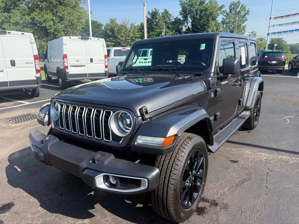 Used 2025 Jeep Wrangler Unlimited Sahara AWD/4WD image 8
