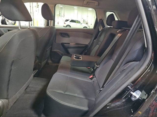 Used 2023 Nissan Rogue S image 6