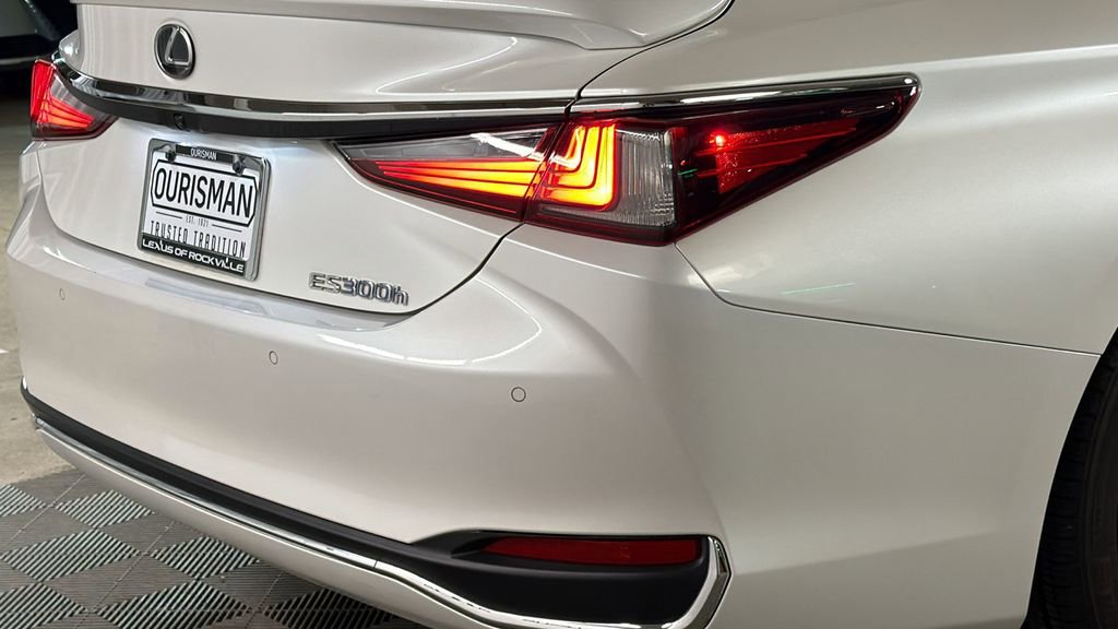 Certified 2022 Lexus ES 300h 300h w/ Premium Package image 9