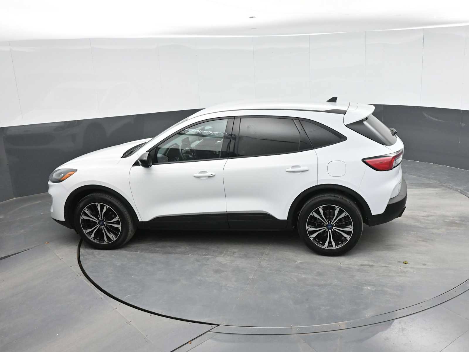 Used 2021 Ford Escape SE w/ SE Sport Appearance Package AWD/4WD image 13