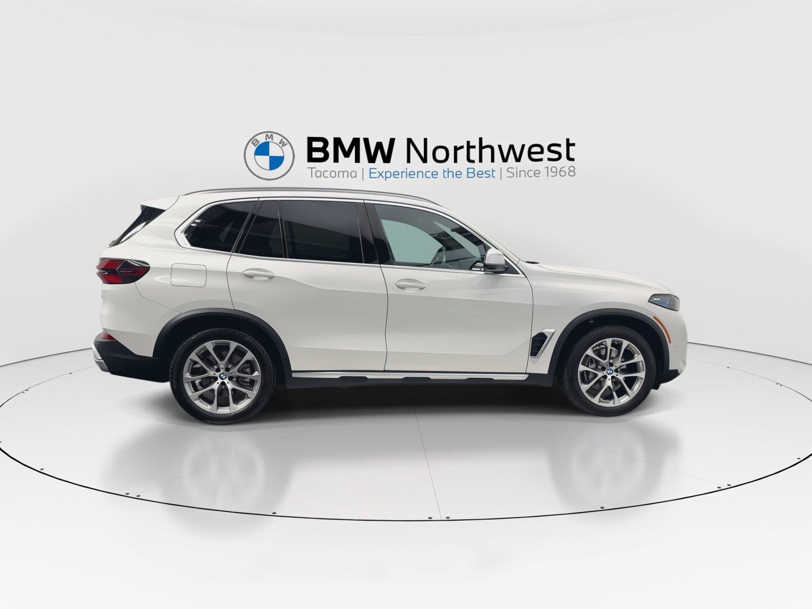 Used 2024 BMW X5 xDrive40i w/ Premium Package AWD/4WD image 5