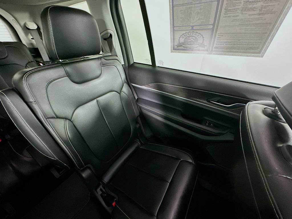 Used 2023 Jeep Grand Cherokee L Limited AWD/4WD image 14