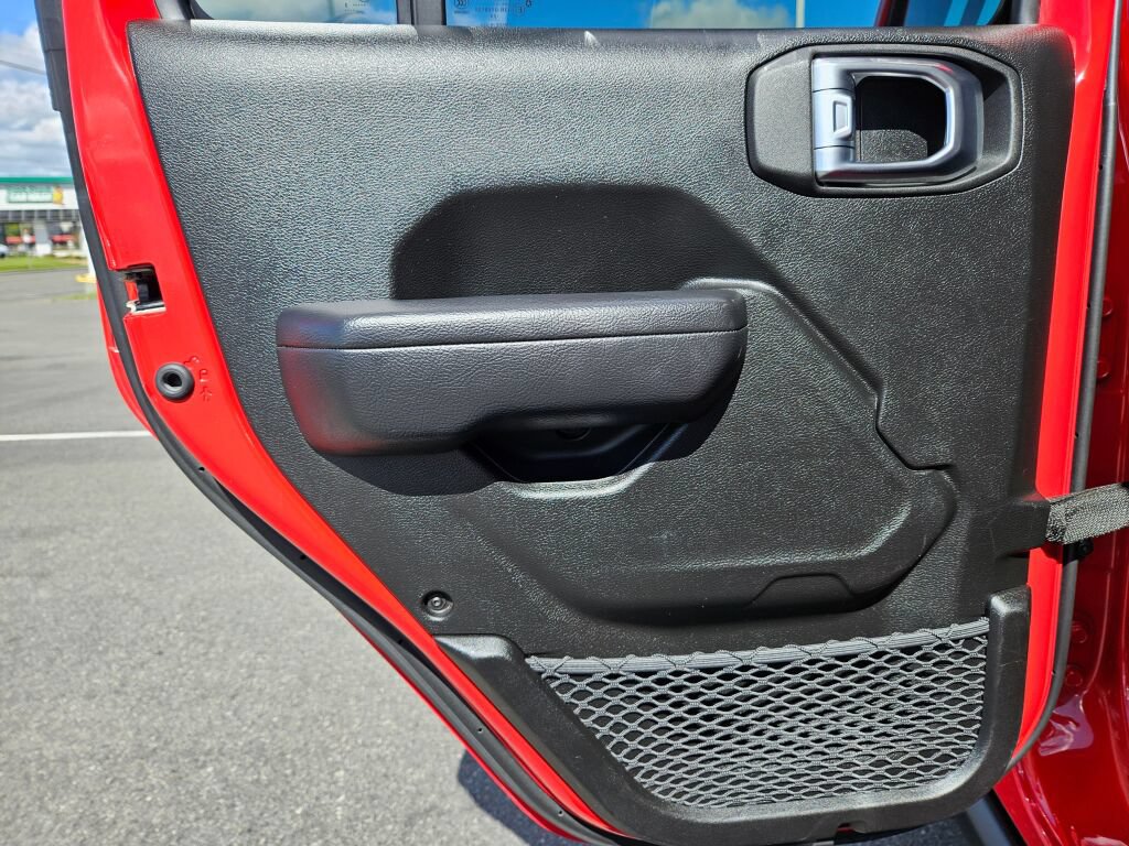 Used 2024 Jeep Wrangler Unlimited AWD/4WD image 17