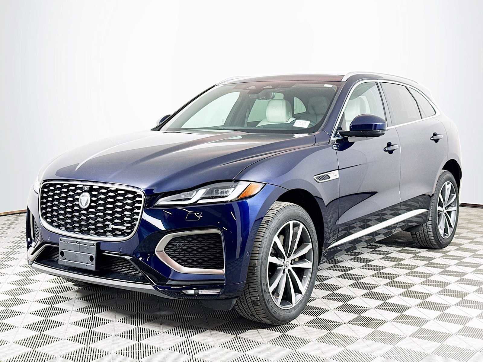 Used 2024 Jaguar F-PACE R-Dynamic S image 1