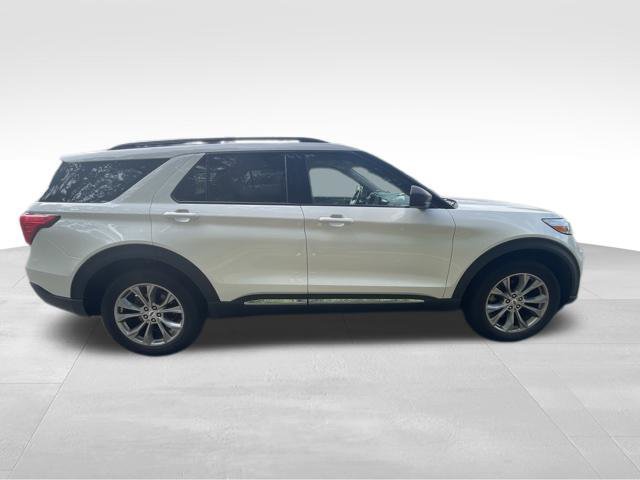 Used 2022 Ford Explorer XLT w/ Equipment Group 202A AWD/4WD image 5