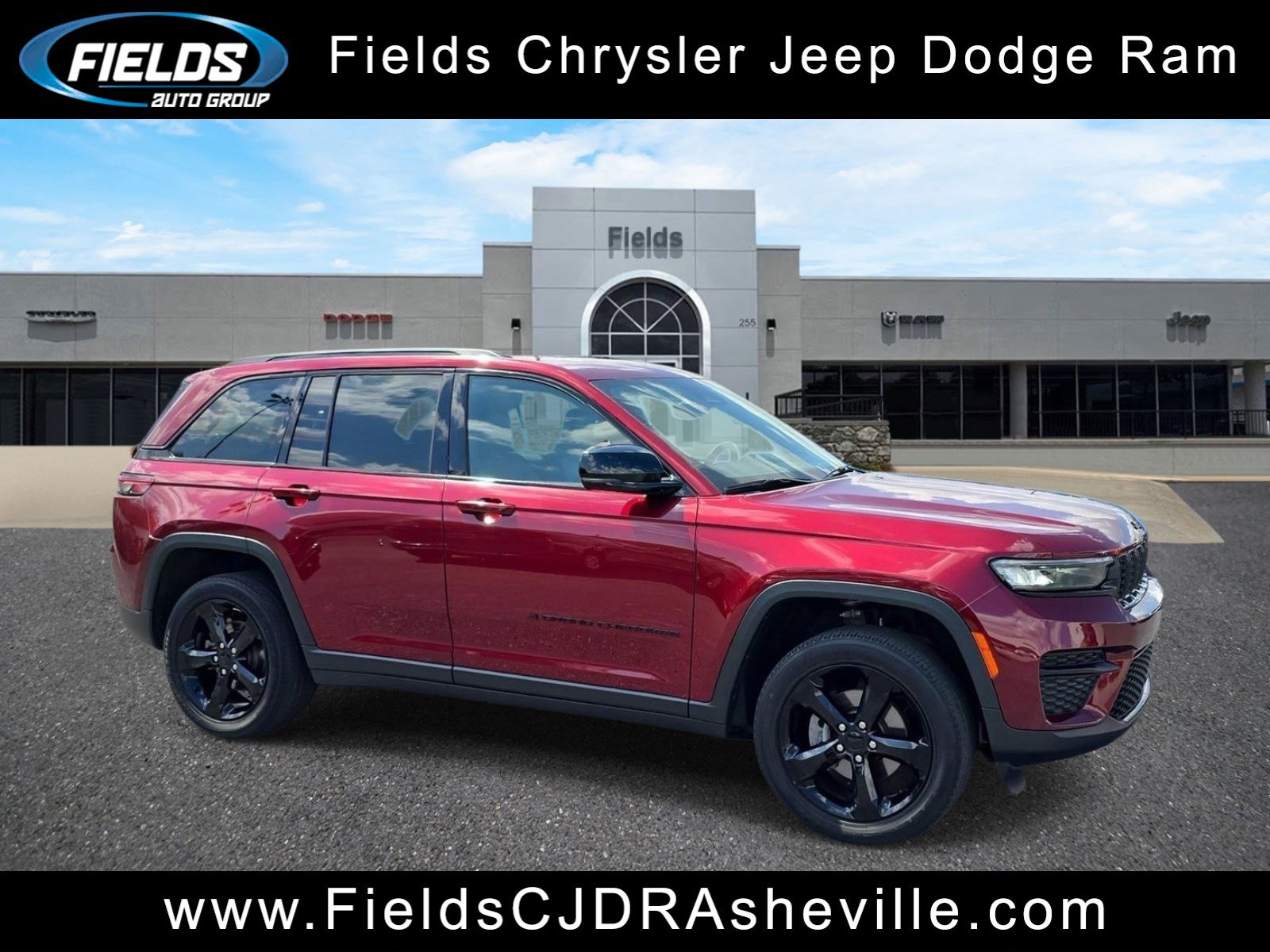Used 2023 Jeep Grand Cherokee Altitude image 1