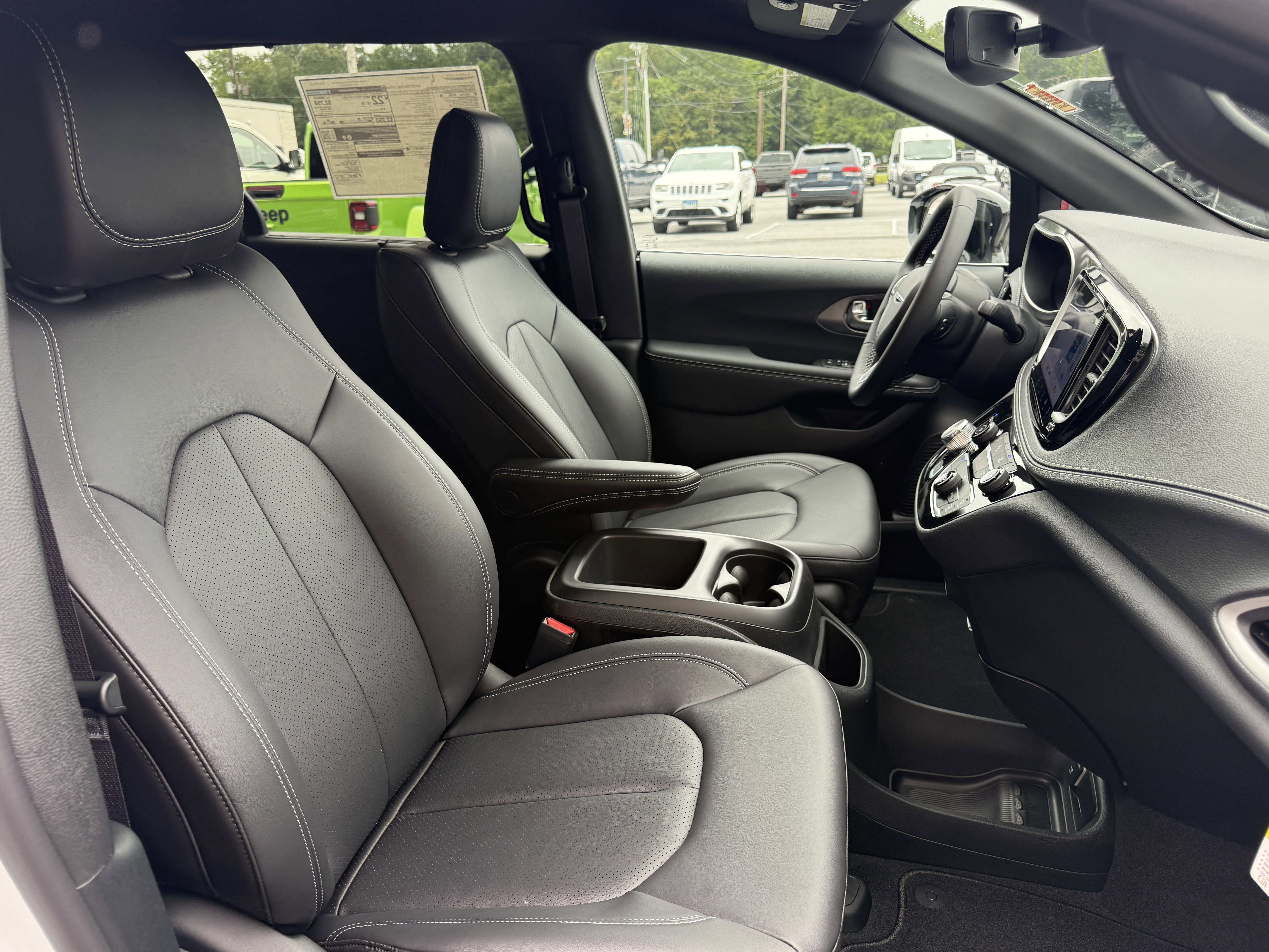 New 2026 Chrysler Pacifica Select image 15