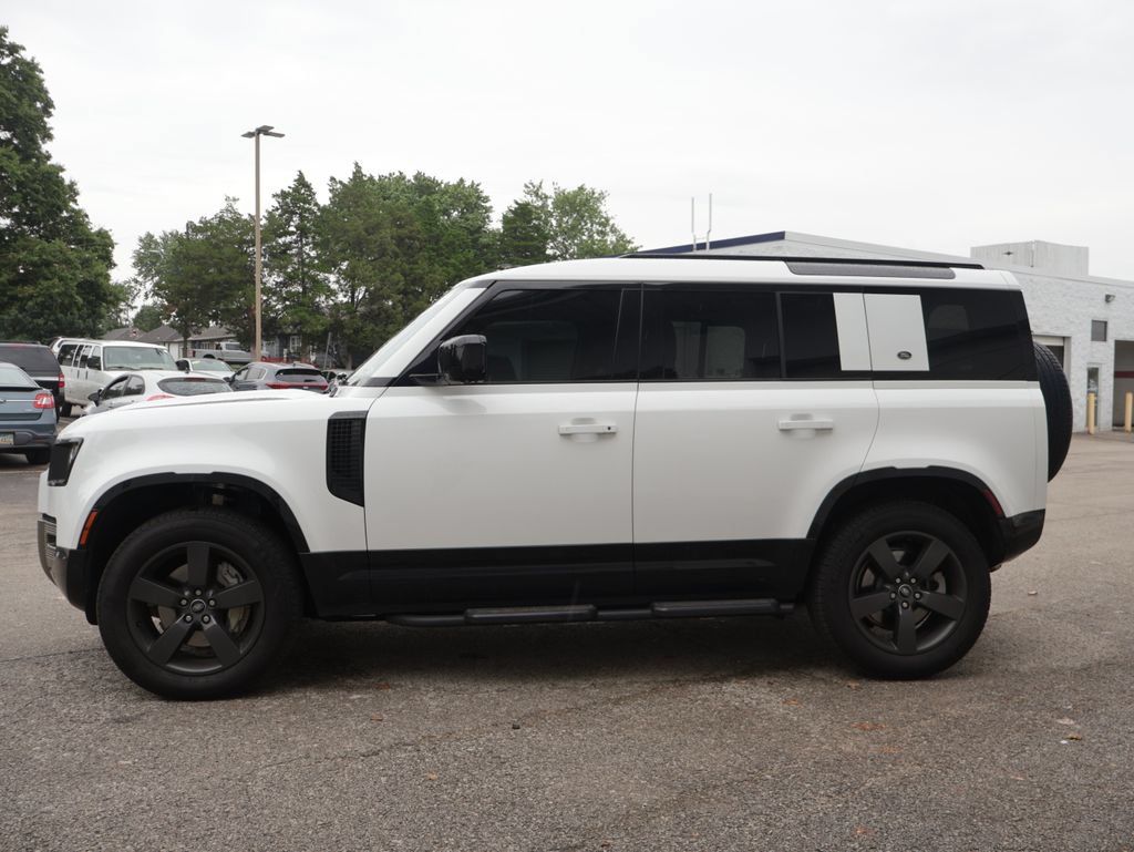 Used 2022 Land Rover Defender 110 X-Dynamic SE AWD/4WD image 4