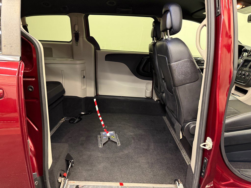 Used 2019 Dodge Grand Caravan SXT FWD image 23