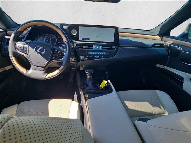 Used 2024 Lexus ES 300h w/ Luxury Package FWD image 19