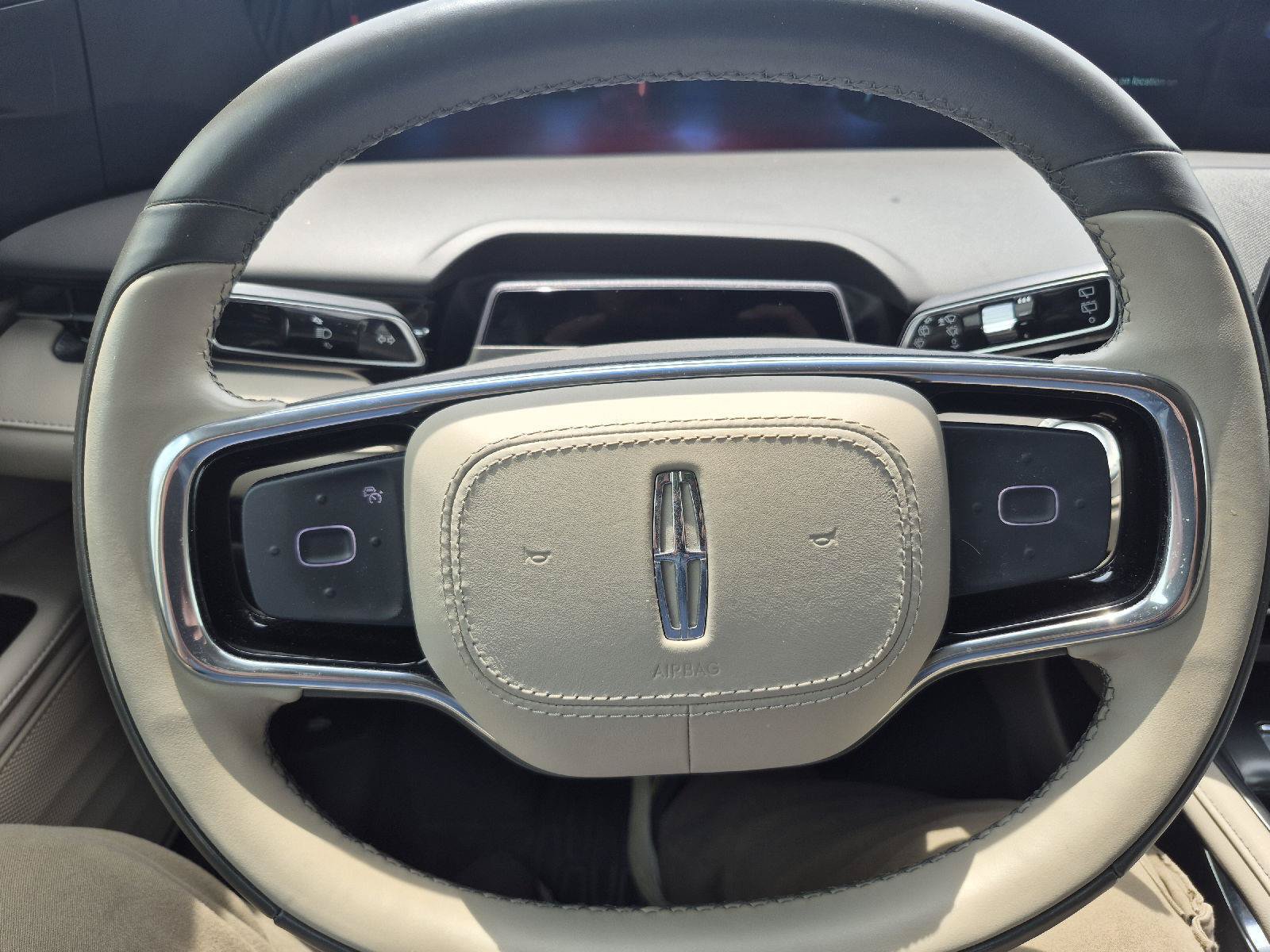 Used 2024 Lincoln Nautilus Premier AWD/4WD image 9