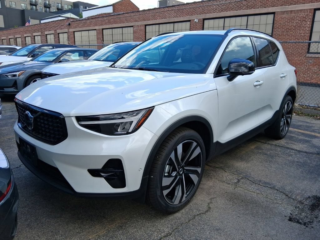 New 2026 Volvo XC40 B5 Plus w/ Protection Package Premier AWD/4WD image 2