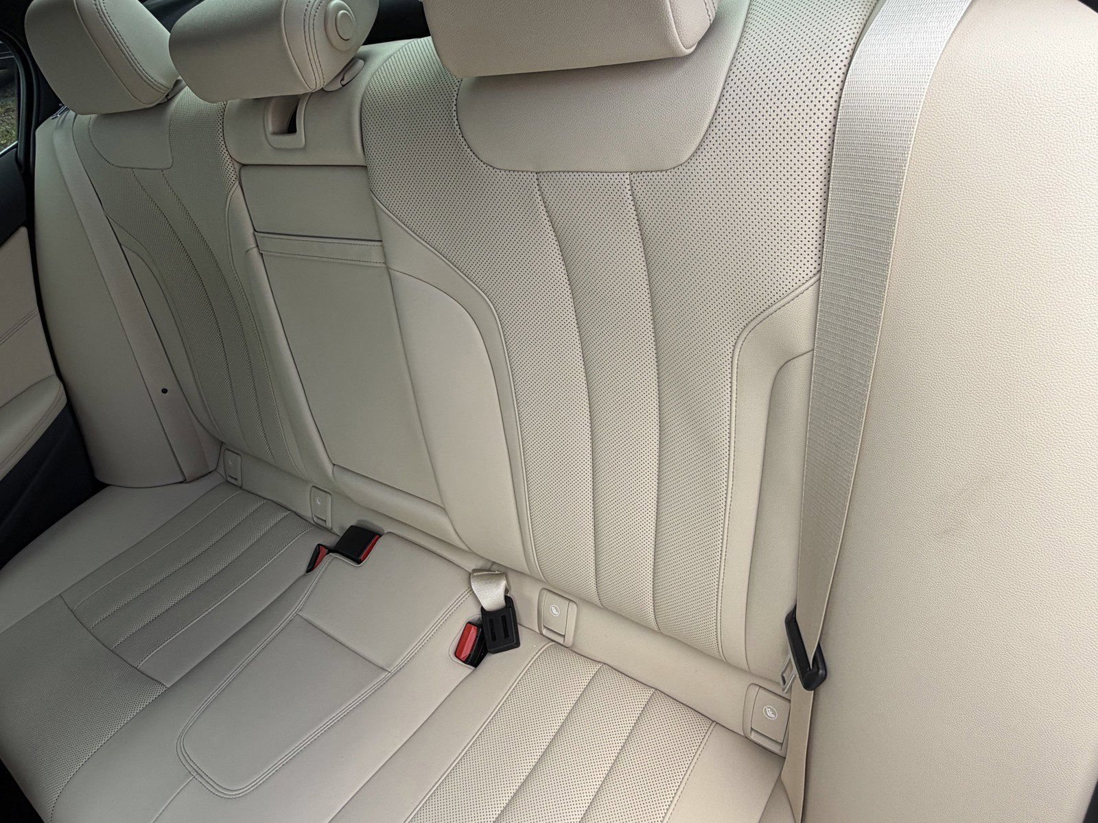 Certified 2023 BMW 530e w/ Premium Package RWD image 19