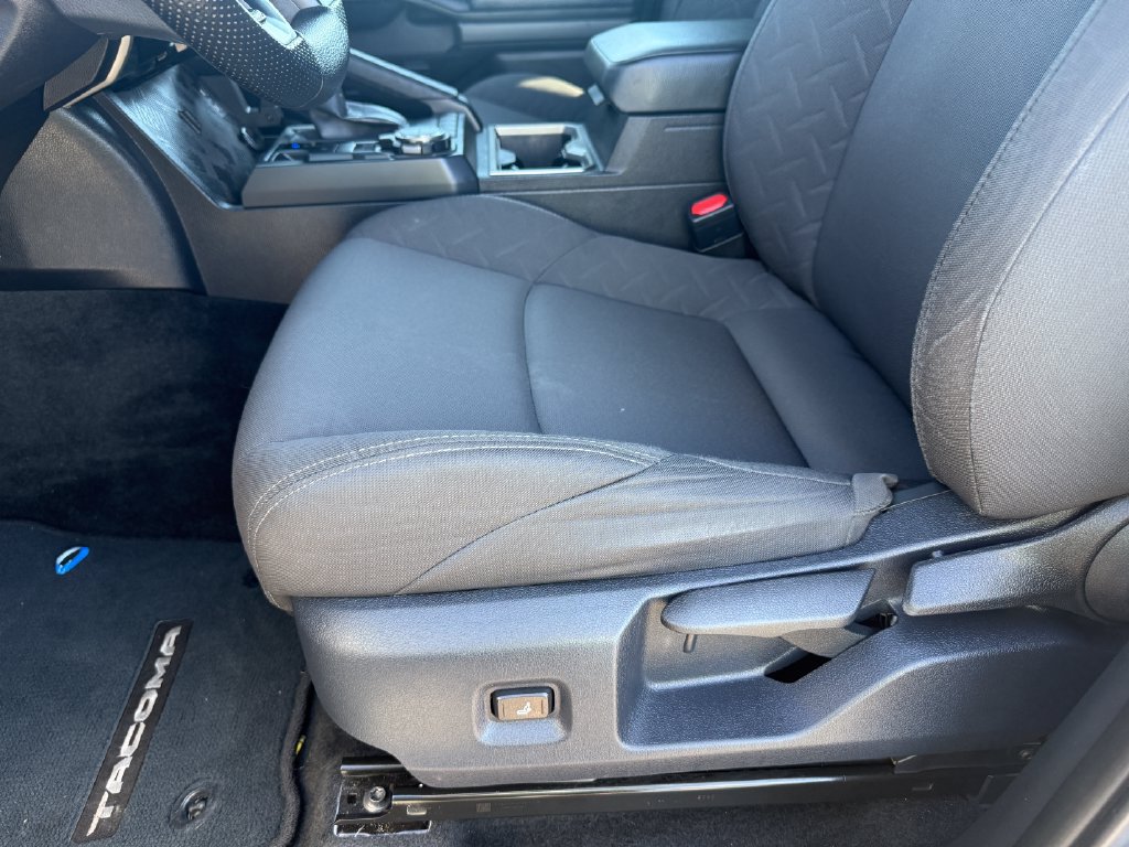 Used 2025 Toyota Tacoma SR5 AWD/4WD image 11