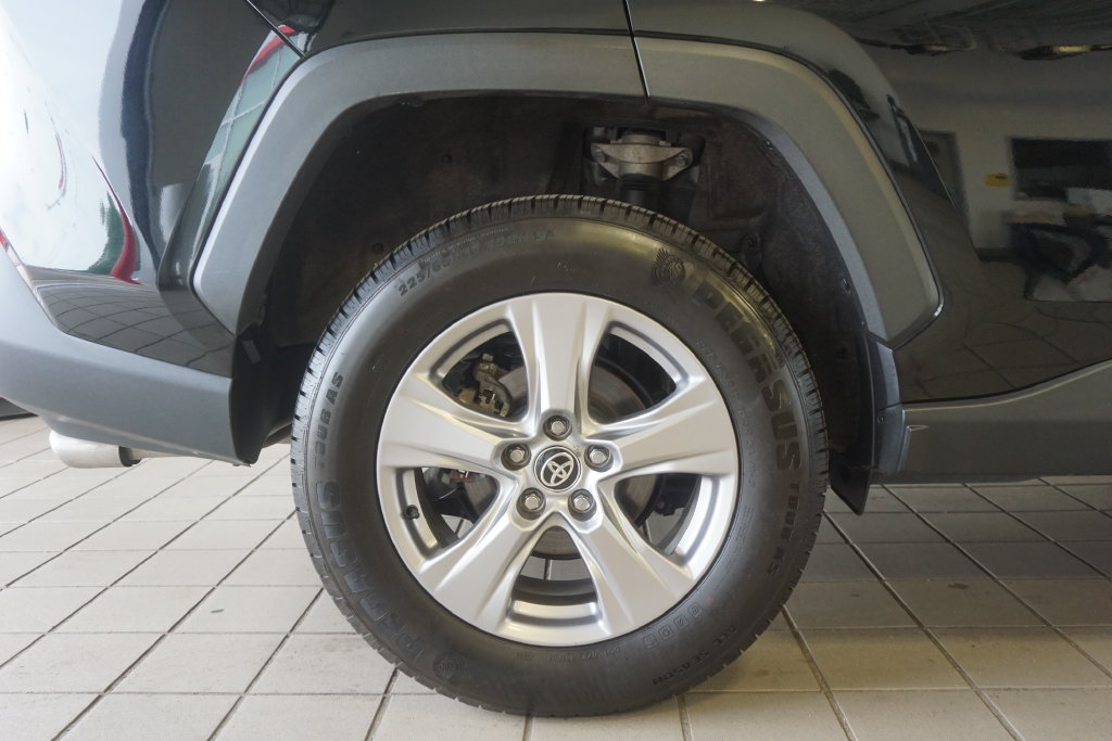 Certified 2025 Toyota RAV4 XLE AWD/4WD image 31