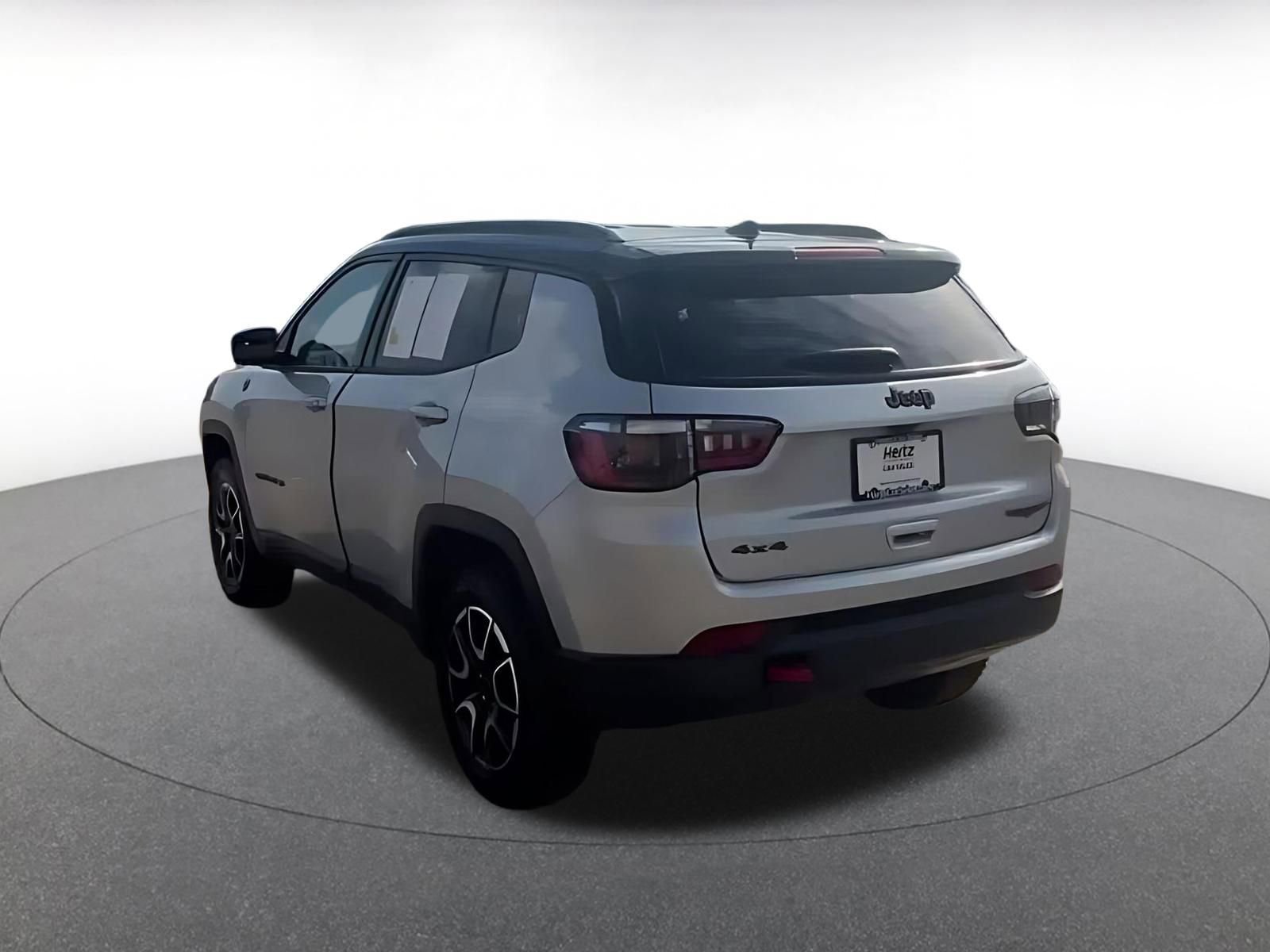 Used 2025 Jeep Compass Trailhawk AWD/4WD image 11