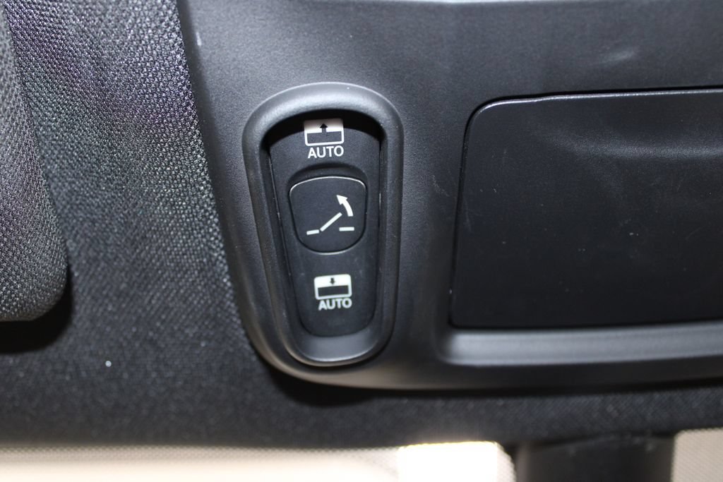 Used 2025 Chrysler Pacifica Limited FWD image 49
