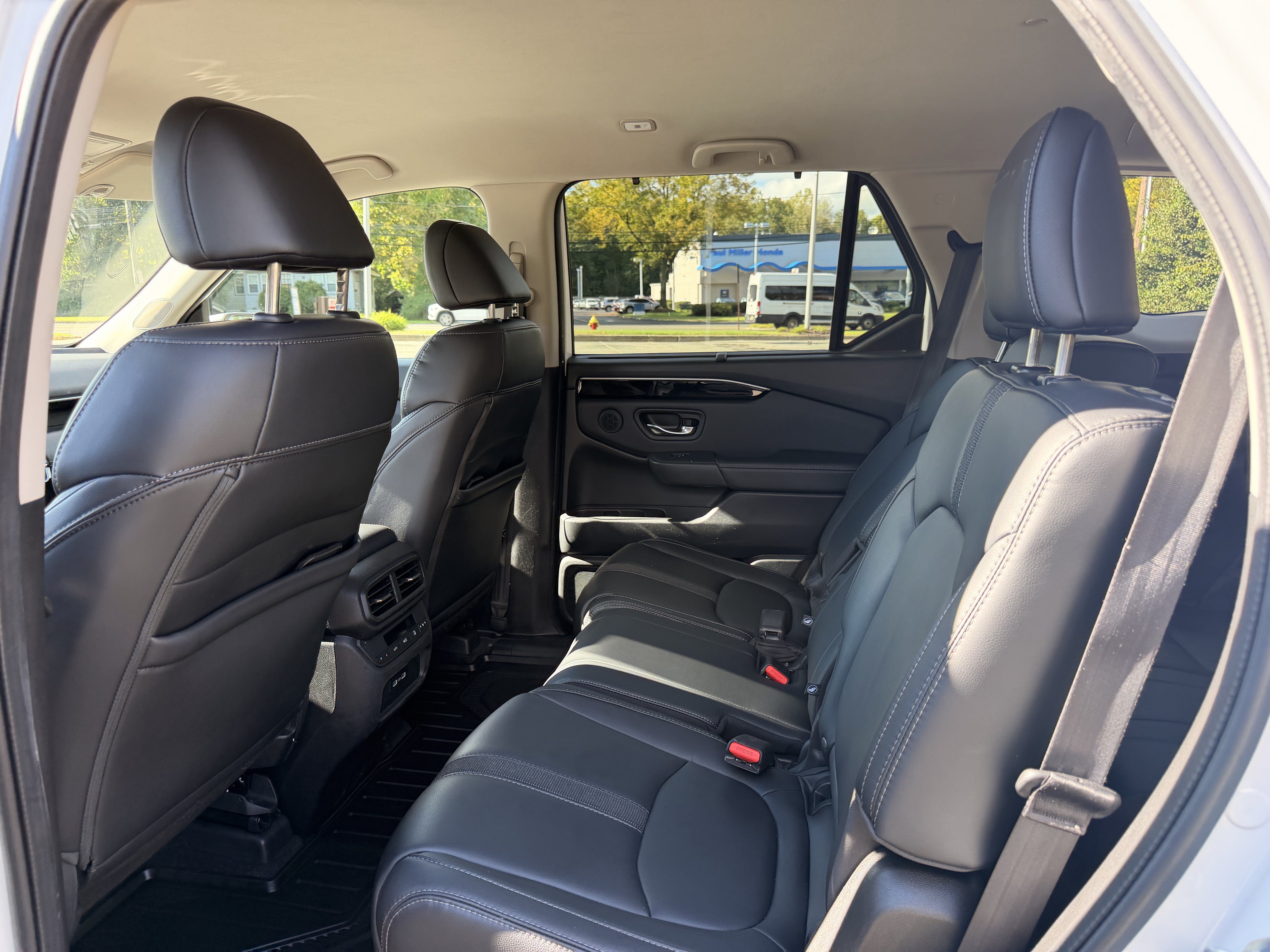 Used 2023 Honda Pilot EX-L image 27