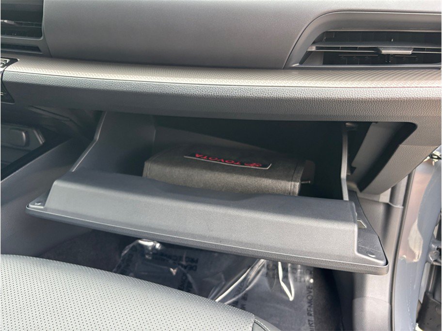 Used 2024 Toyota Prius XLE FWD image 43