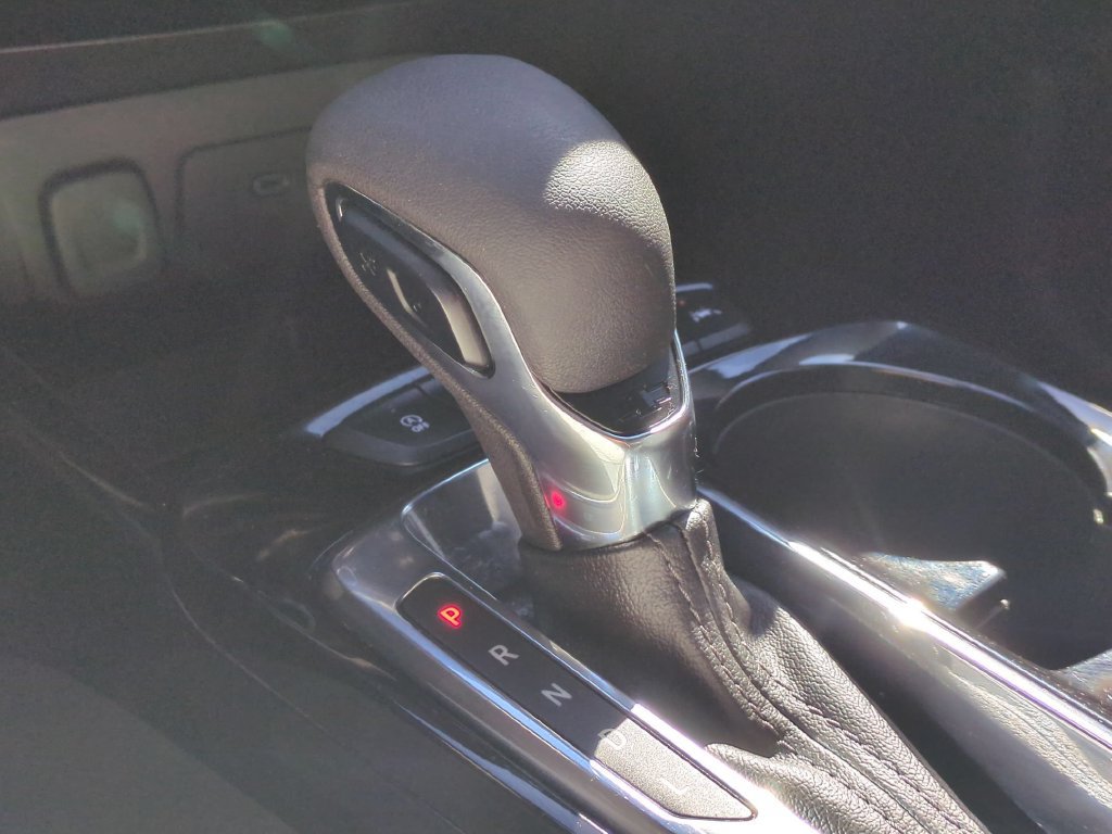 Used 2025 Chevrolet Trax LT w/ LT Convenience Package FWD image 19