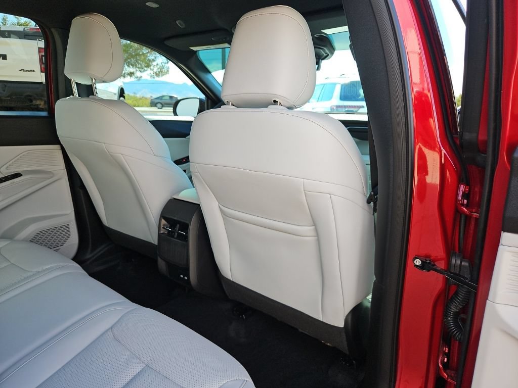 Used 2026 Jeep Cherokee Limited AWD/4WD image 25