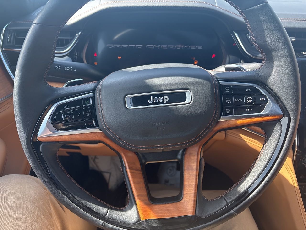 Used 2024 Jeep Grand Cherokee Summit image 18