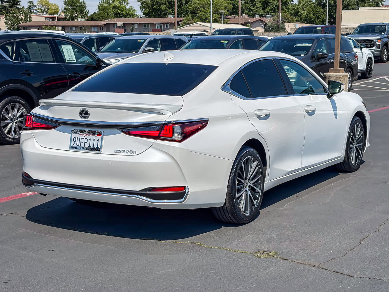 Used 2025 Lexus ES 300h w/ Premium Package FWD image 4