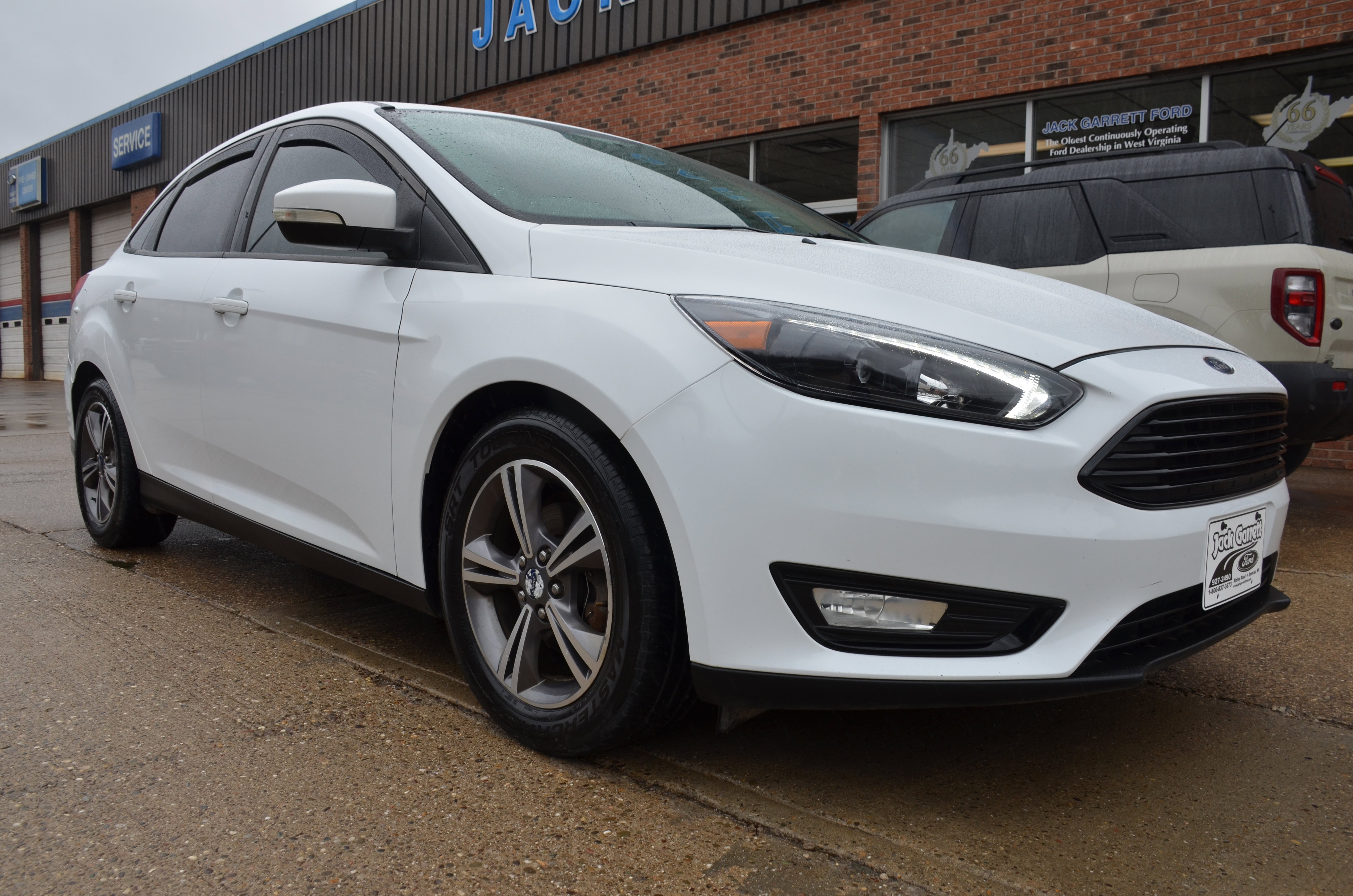 Used 2018 Ford Focus SE w/ SE Appearance Package image 1