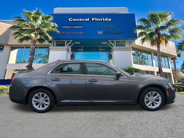 Certified 2022 Chrysler 300 Touring RWD image 4