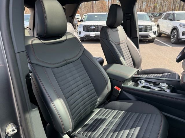 Used 2026 Ford Explorer ST-Line w/ ST-Line Street Pack AWD/4WD image 23