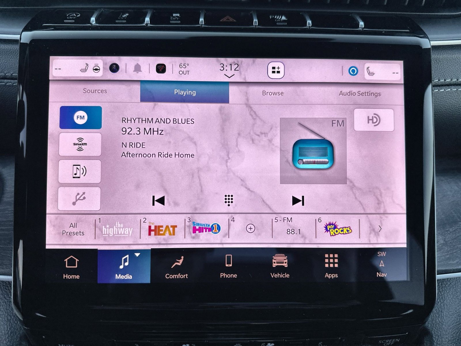 New 2025 Jeep Grand Cherokee Limited w/ Luxury Tech Group II image 18