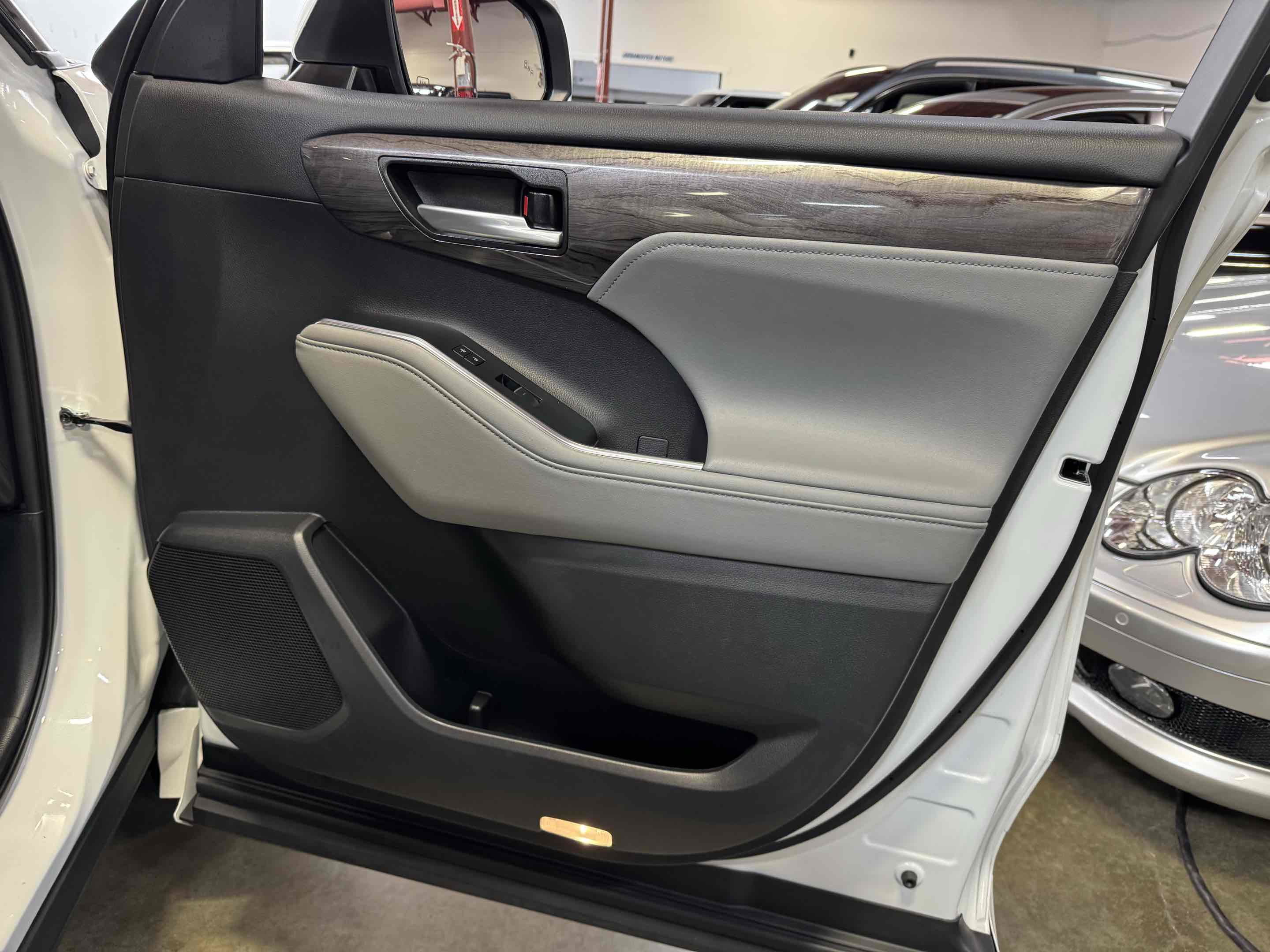 Used 2023 Toyota Highlander Platinum image 71