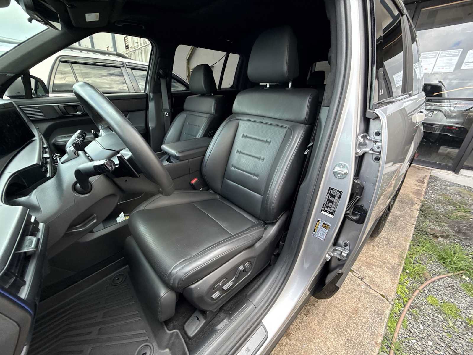 Used 2025 Hyundai Santa Fe Calligraphy AWD/4WD image 12