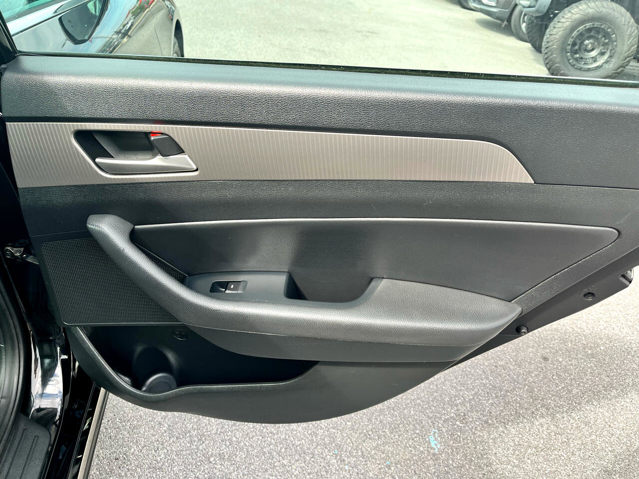Used 2019 Hyundai Sonata Sport w/ Cargo Package image 16