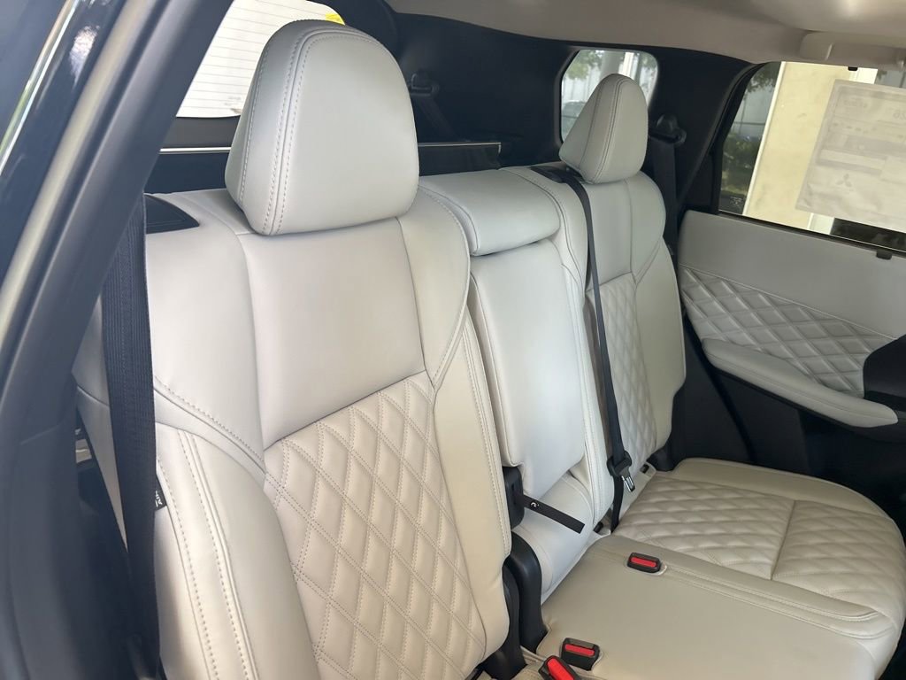 New 2025 Mitsubishi Outlander SEL image 32