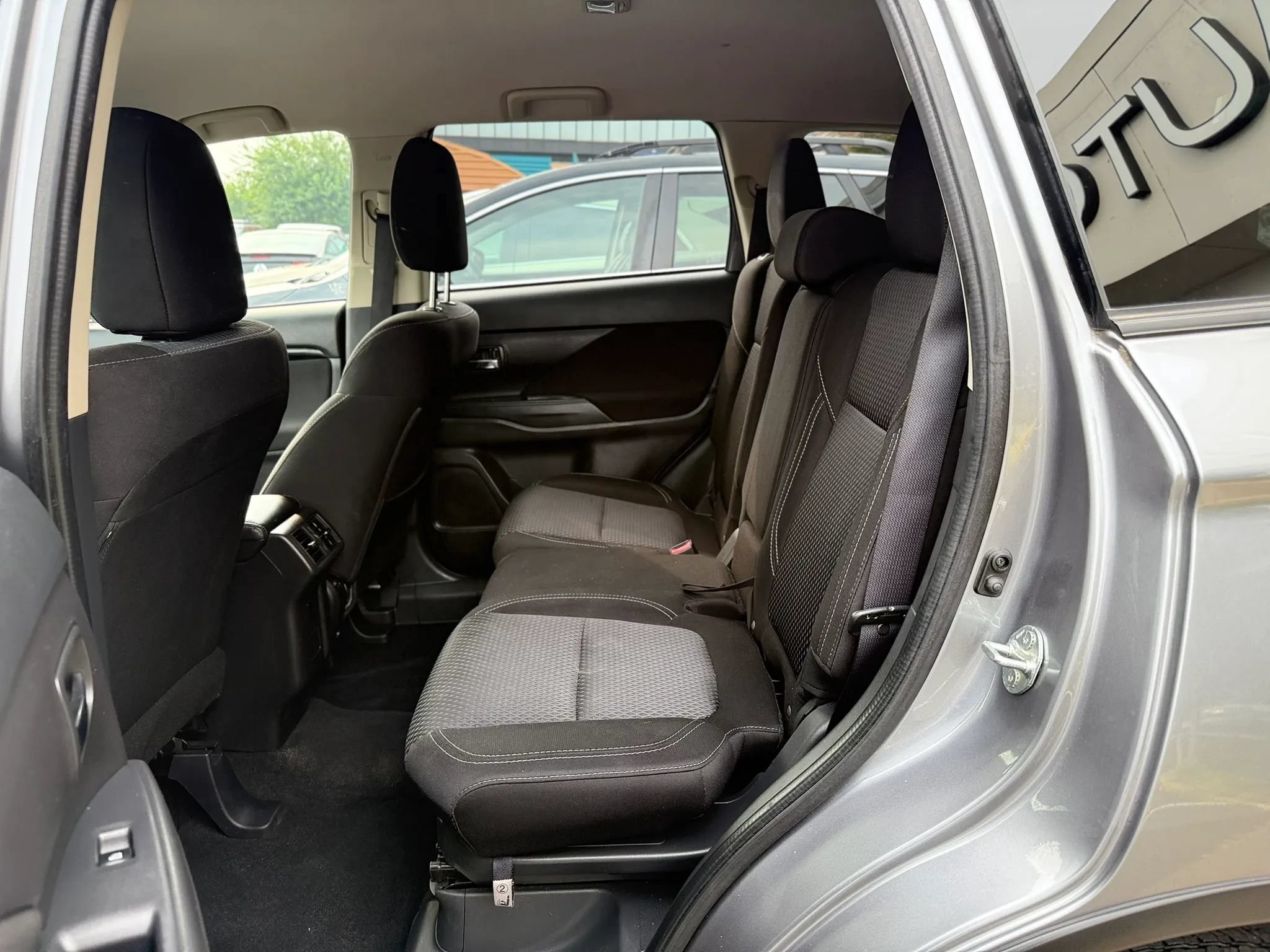 Used 2020 Mitsubishi Outlander ES FWD image 26