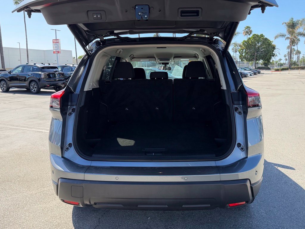 Certified 2024 Nissan Rogue SV FWD image 8
