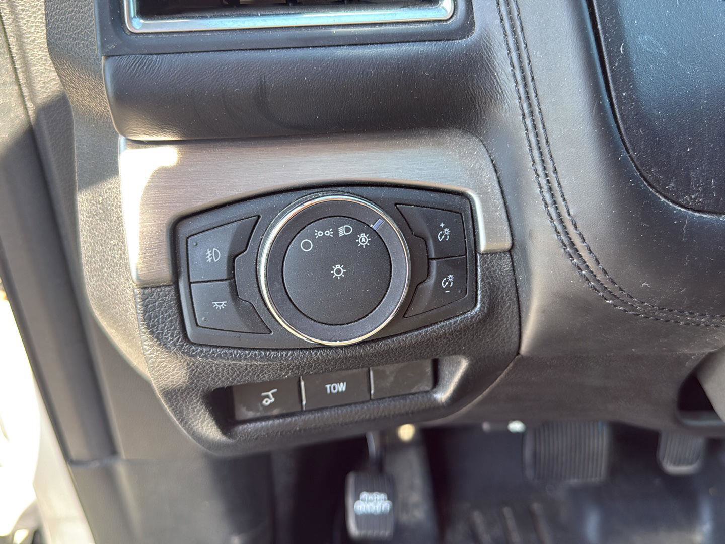 Used 2019 Ford Explorer Platinum AWD/4WD image 17