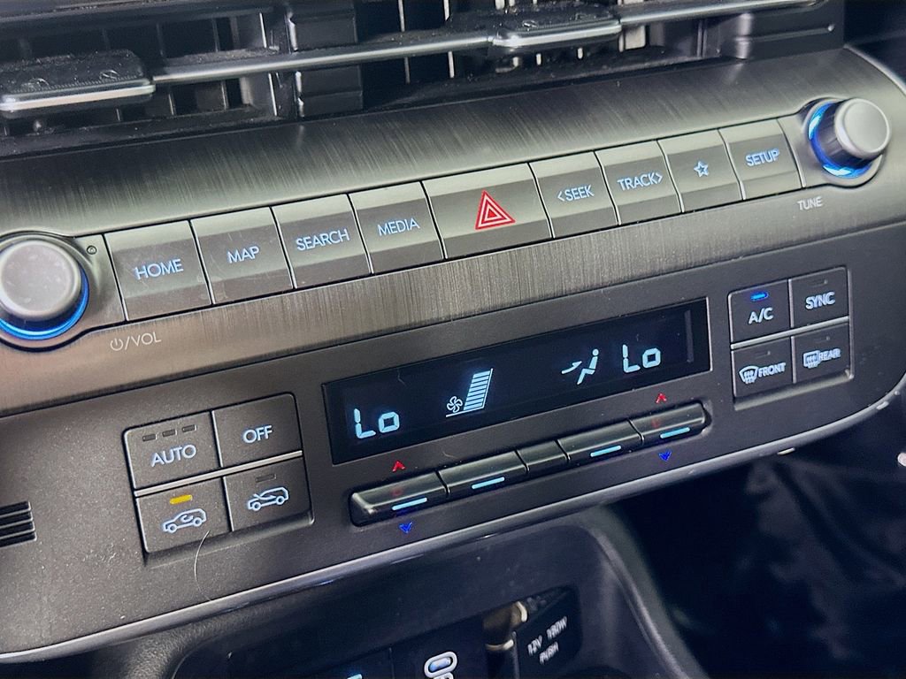 Used 2024 Hyundai Kona SEL FWD image 25