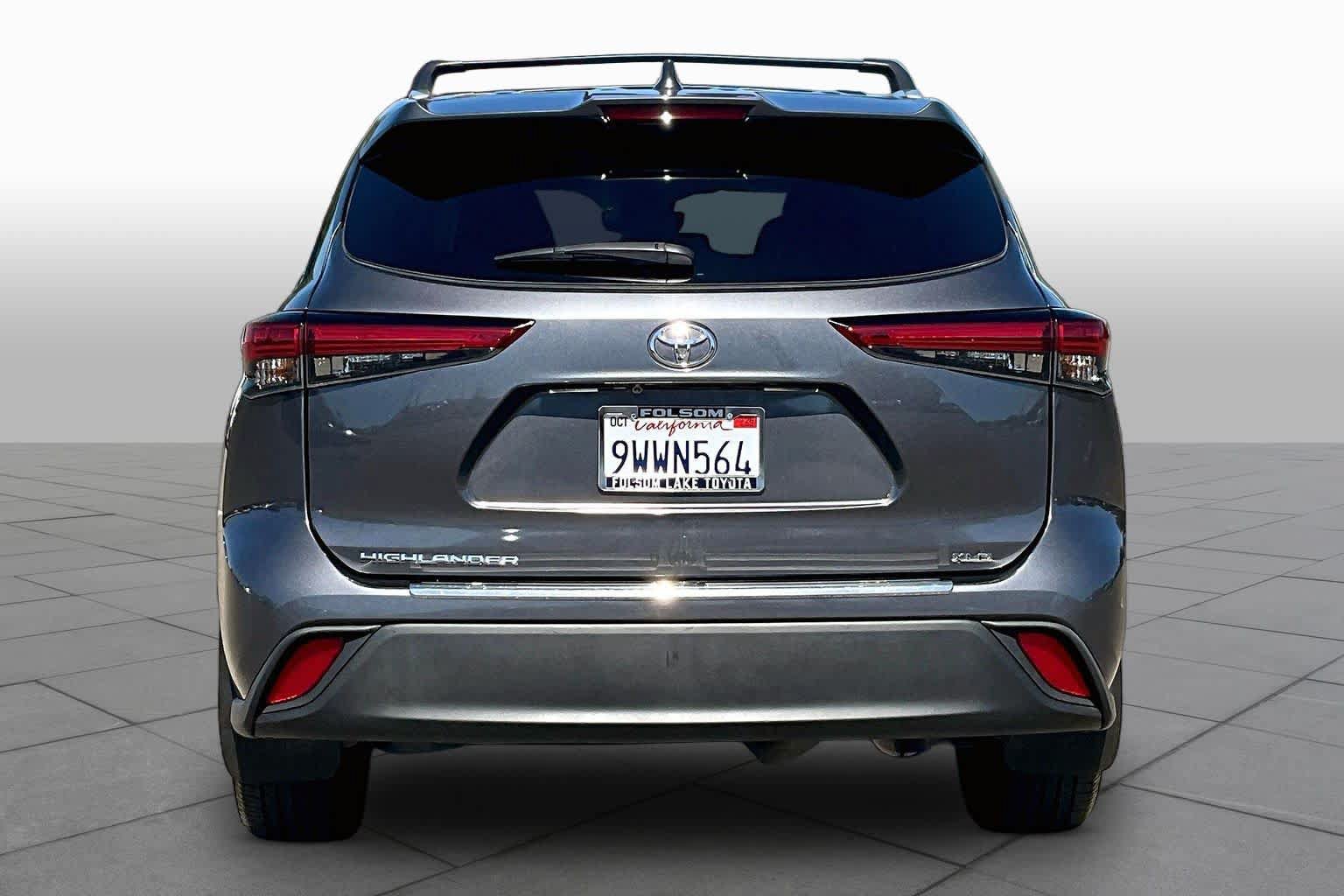 Used 2022 Toyota Highlander XLE FWD image 4