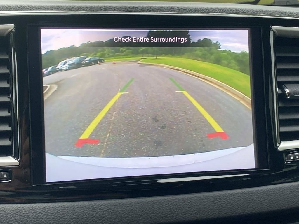 Used 2023 Chrysler Pacifica Touring-L FWD image 27