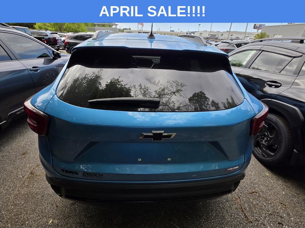 Used 2025 Chevrolet Trax RS w/ Sunroof Package image 3