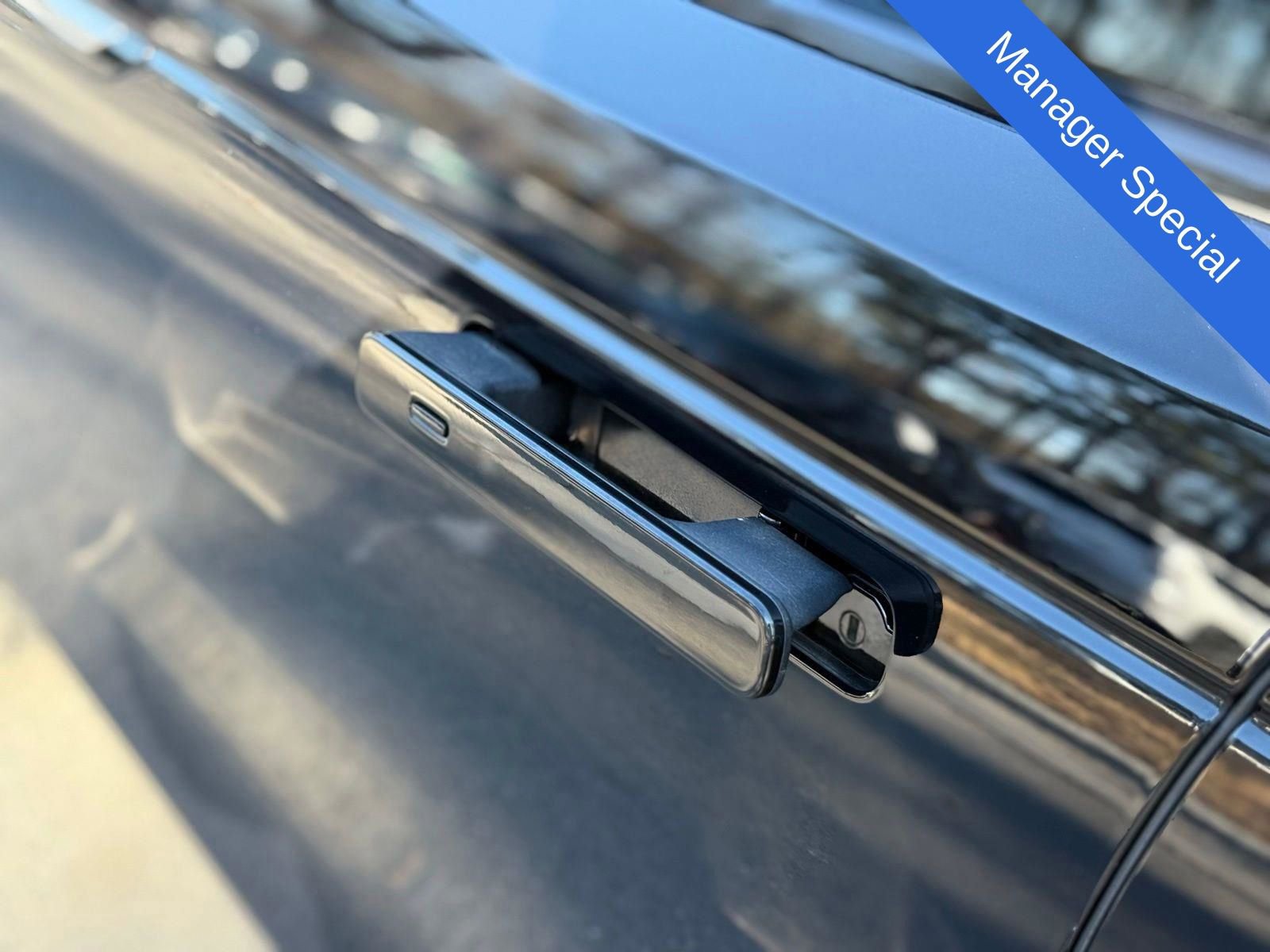 Used 2020 Land Rover Range Rover Velar S image 16